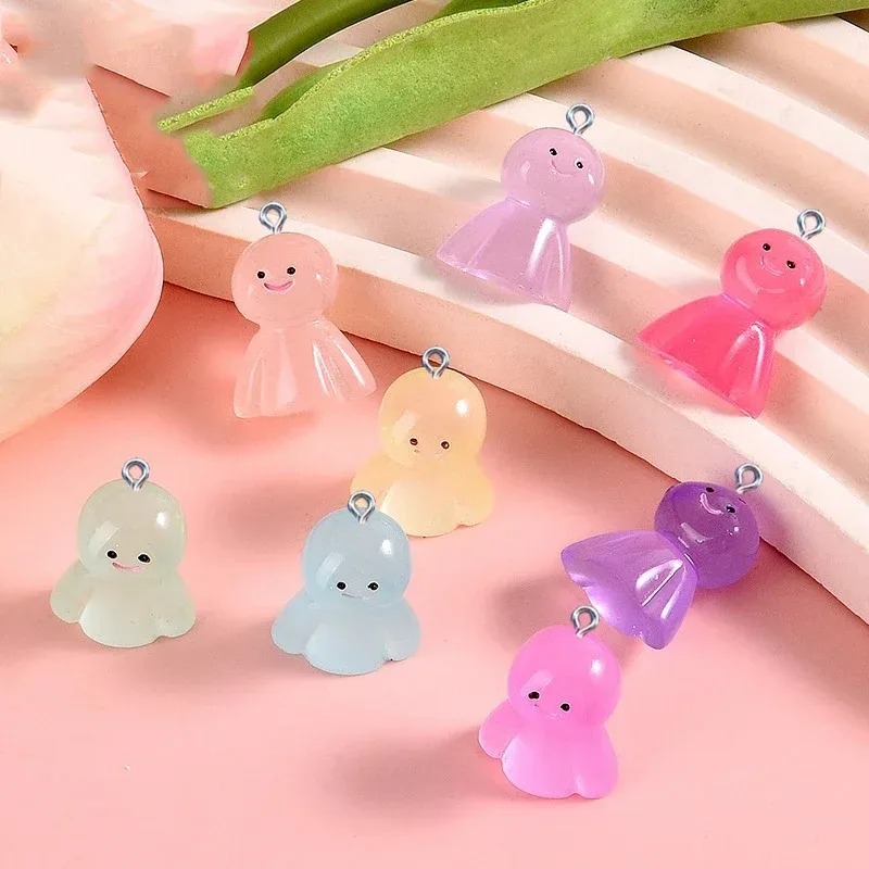 10 個暗闇で光る漫画人形樹脂チャーム発光ペンダント DIY - Resin Craft Supplies のレビューと価格