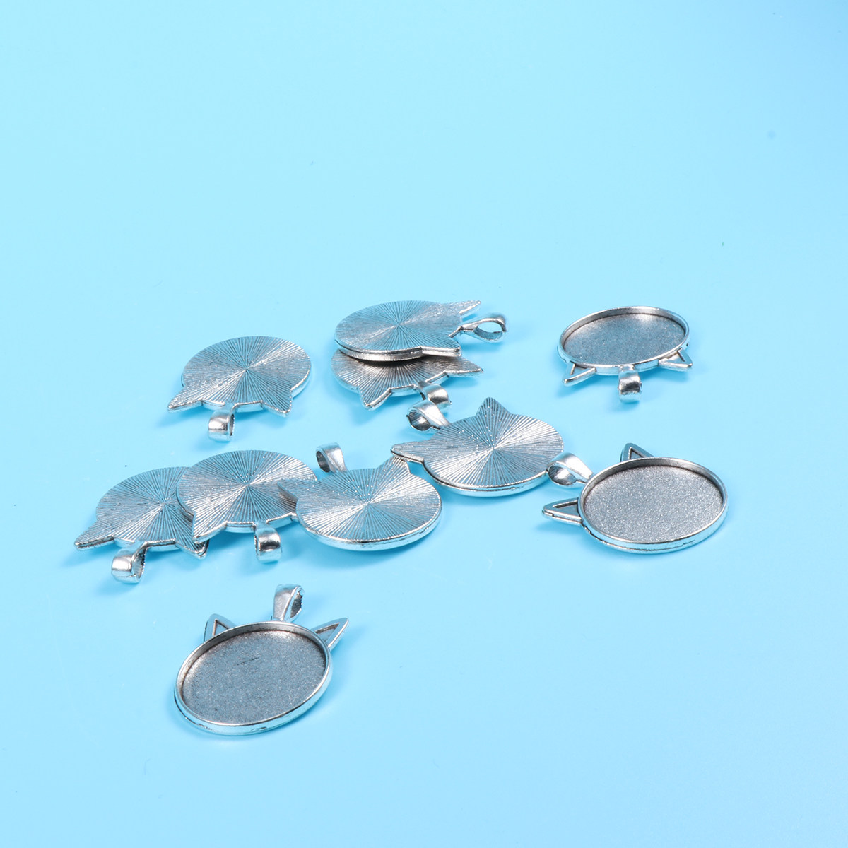 10 個猫耳ベゼルペンダントトレイラウンド 25 ミリメート - Crafting Resin のレビューと価格